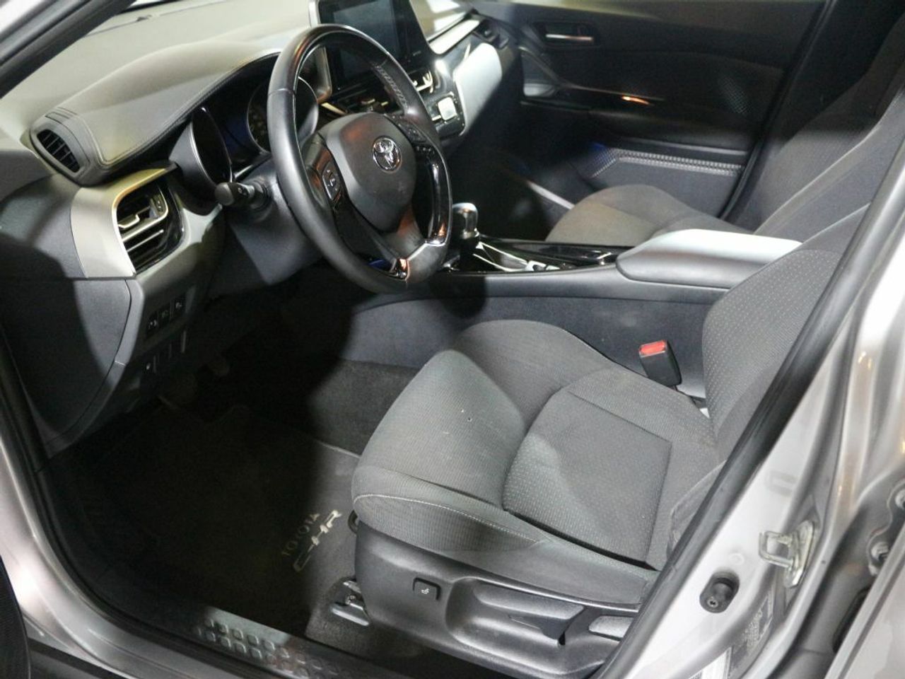 Foto Toyota C-HR 11