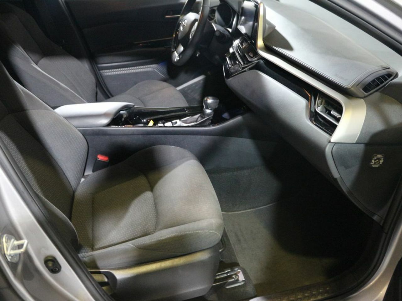 Foto Toyota C-HR 14
