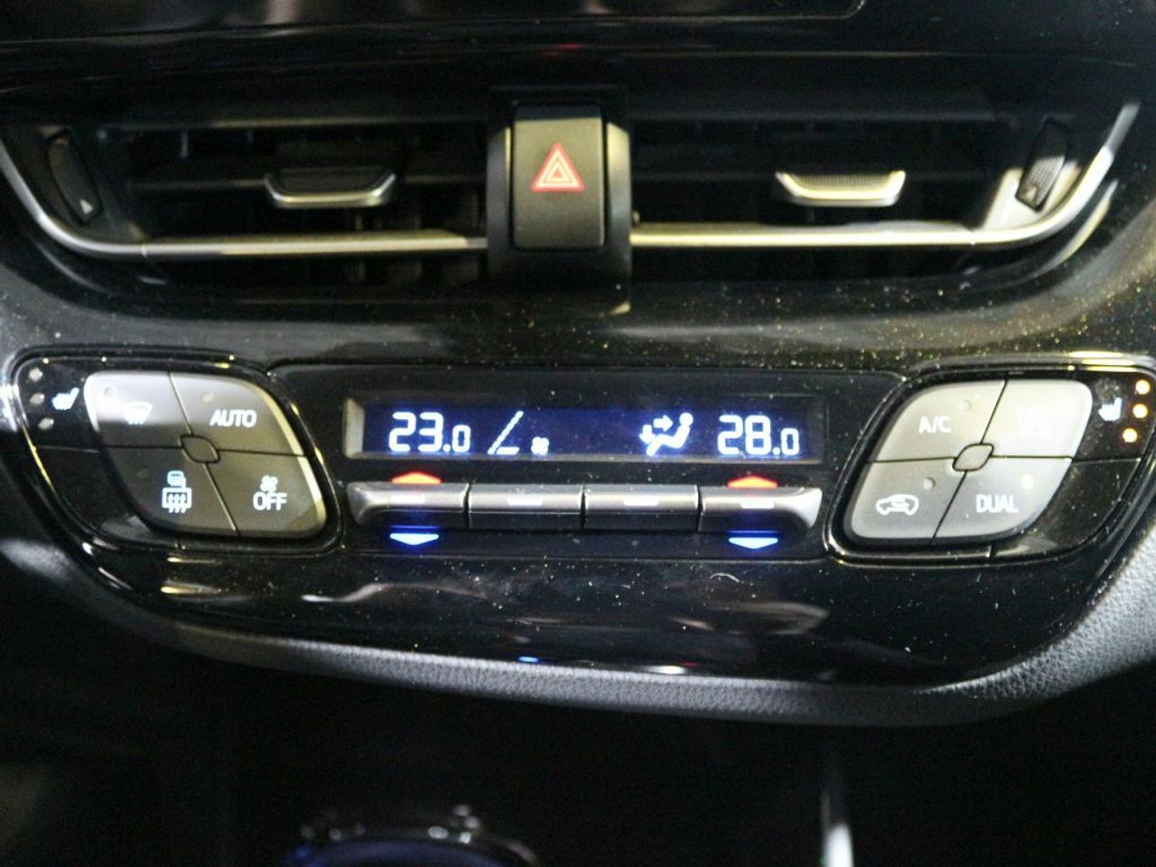 Foto Toyota C-HR 24
