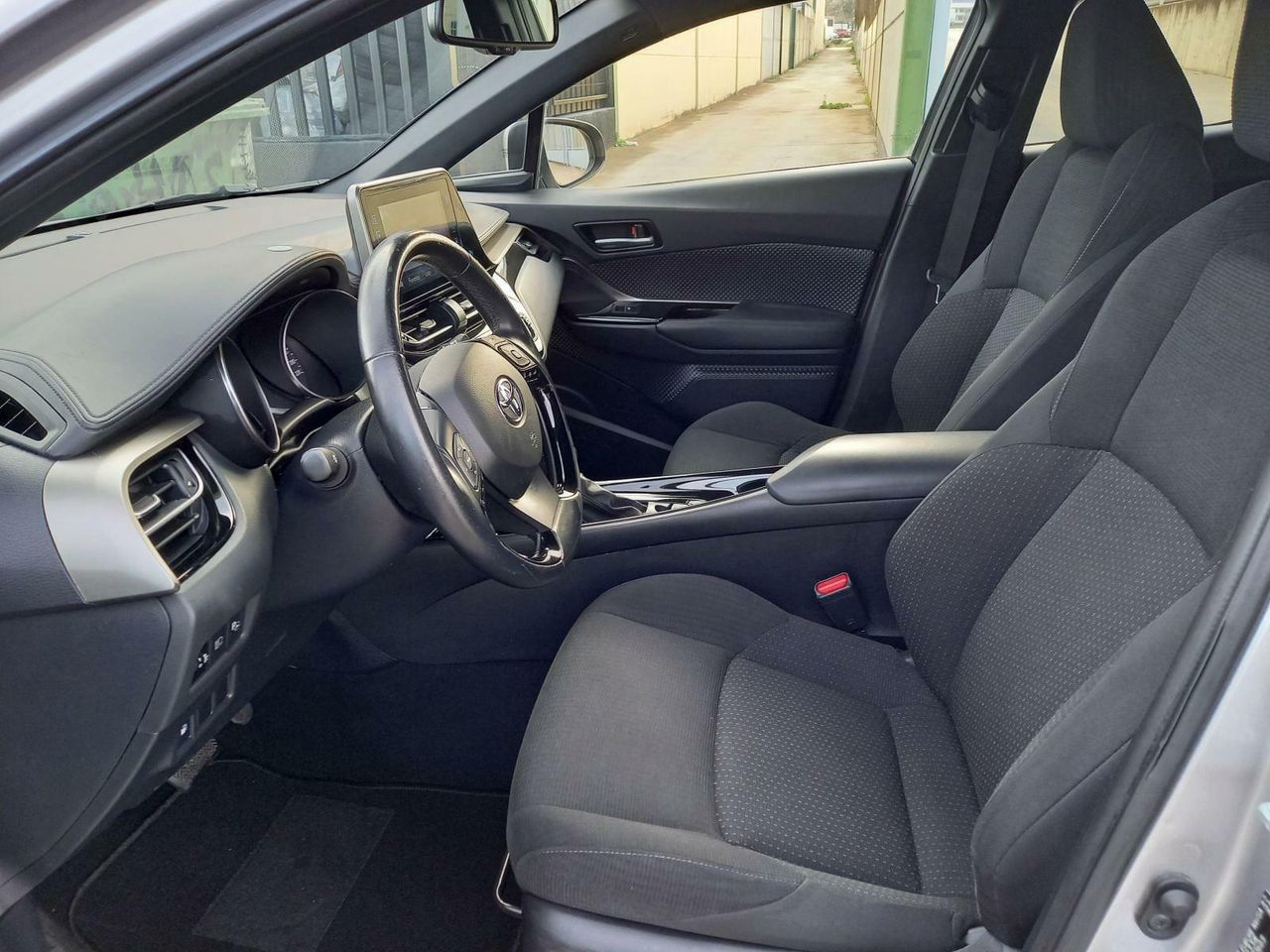 Foto Toyota C-HR 10