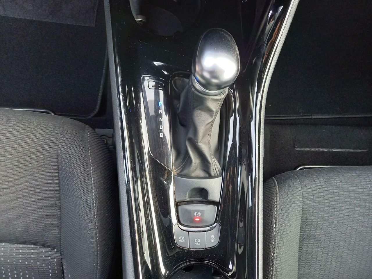 Foto Toyota C-HR 23