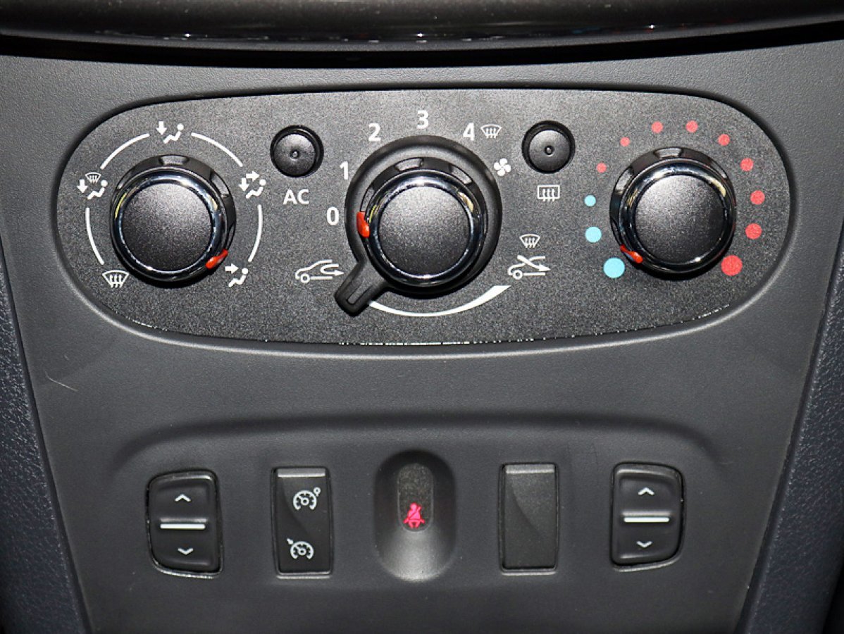 Foto Dacia Sandero 17