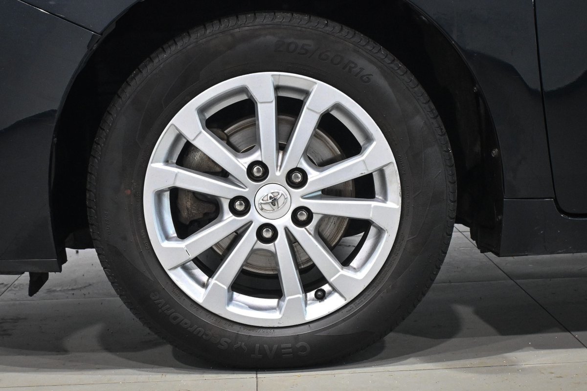 Foto Toyota Corolla Verso 28